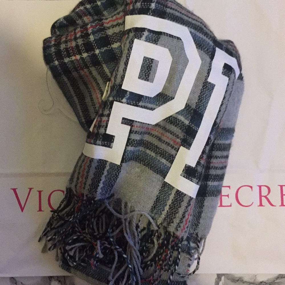 Victoria’s Secret-PINK scarf